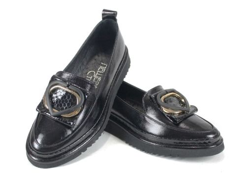 Pantofi damă Amora Nero din lac natural, cu talpă EVA și broșă inimă elegantă.