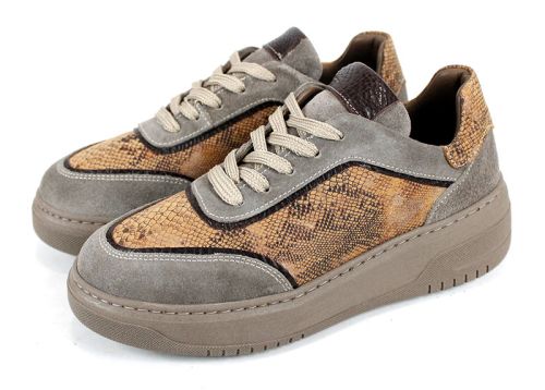 Pantofi sport damă premium Serpente Visone din velur vison și print șarpe, cu talpă cusută din cauciuc.