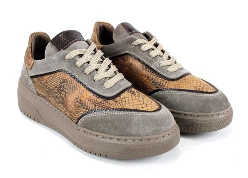 Pantofi sport damă premium Serpente Visone din velur vison și print șarpe, cu talpă cusută din cauciuc.