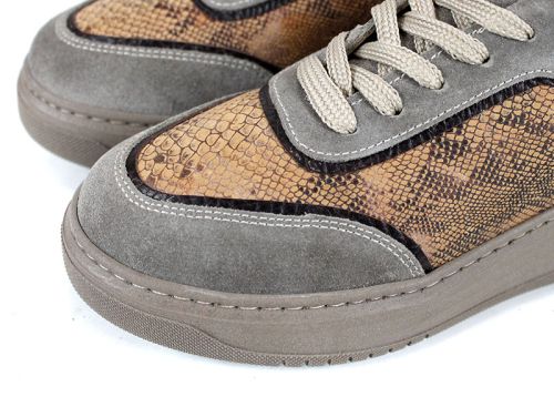 Pantofi sport damă premium Serpente Visone din velur vison și print șarpe, cu talpă cusută din cauciuc.