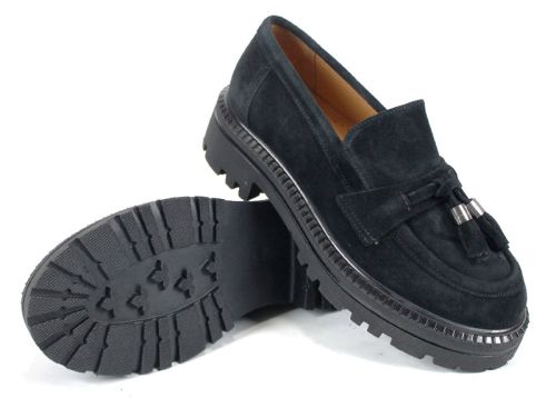 Loafers damă Noir Tassel din velur natural negru cu ciucuri decorativi și talpă robustă modernă.