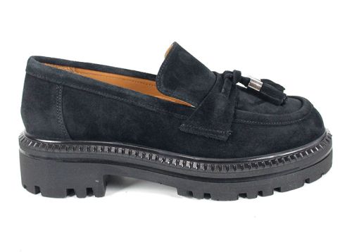 Loafers damă Noir Tassel din velur natural negru cu ciucuri decorativi și talpă robustă modernă.