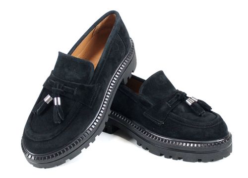 Loafers damă Noir Tassel din velur natural negru cu ciucuri decorativi și talpă robustă modernă.