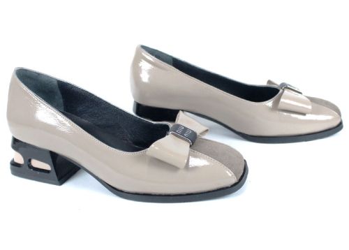 Pantofi damă Eleganza Viva din lac natural și velur cu fundiță și toc jos elegant.