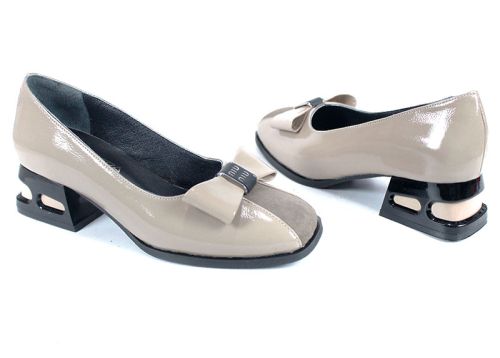 Pantofi damă Eleganza Viva din lac natural și velur cu fundiță și toc jos elegant.