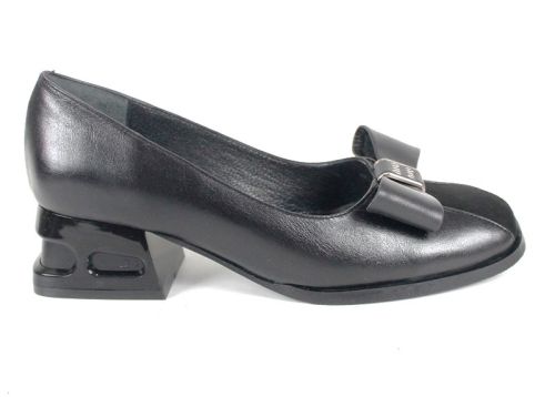 Pantofi damă Eleganza Viva Black Edition din piele naturală și velur negru cu fundiță și toc jos elegant.