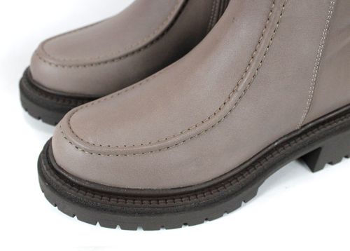 Botine damă Luce Velluto din piele naturală vizon, cu interior din pluș, talpă groasă de iarnă și design modern inspirat de mocasin.