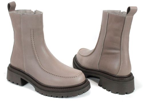 Botine damă Luce Velluto din piele naturală vizon, cu interior din pluș, talpă groasă de iarnă și design modern inspirat de mocasin.