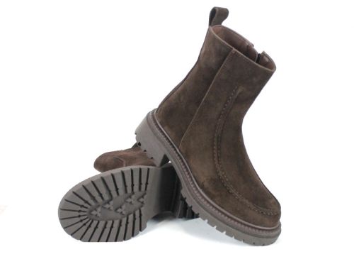 Botine damă Luce Velluto din piele naturală întoarsă maro închis, cu interior din pluș și talpă groasă de iarnă – eleganță și confort modern.