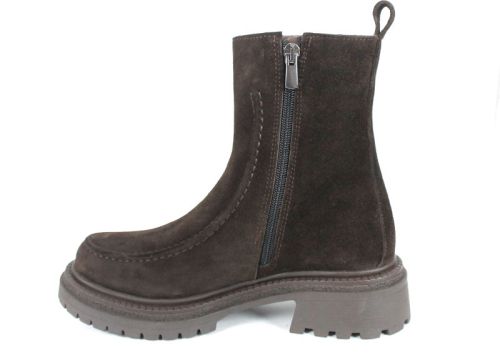 Botine damă Luce Velluto din piele naturală întoarsă maro închis, cu interior din pluș și talpă groasă de iarnă – eleganță și confort modern.