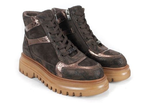 Botine sport damă Bronza Forte din piele naturală și piele întoarsă în nuanțe de maro, cu detalii bronz și talpă înaltă.