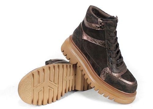 Botine sport damă Bronza Forte din piele naturală și piele întoarsă în nuanțe de maro, cu detalii bronz și talpă înaltă.