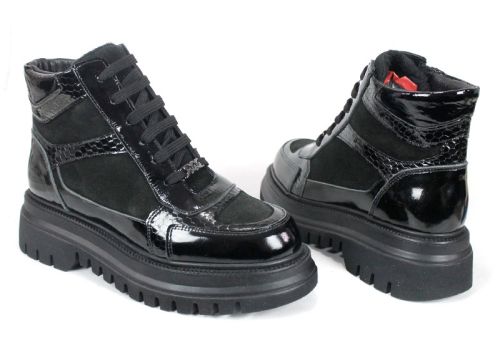 Botine sport damă Bronza Nero din piele naturală întoarsă și lac negru cu imprimeu tip șarpe și talpă înaltă.