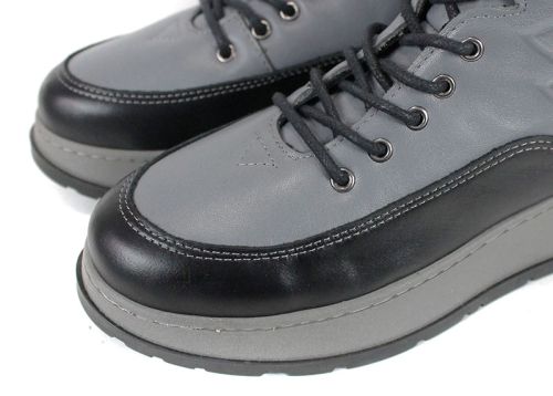 Ghete sport damă Linea Nova din piele naturală, combinație gri-negru, cu talpă înaltă și fermoar lateral, interior călduros.