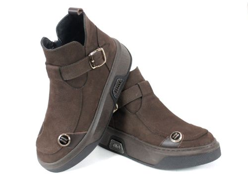 ghete moderne de damă Dona Forte din piele naturală nubuc maro închis, cu elemente decorative, talpă bicoloră și interior călduros