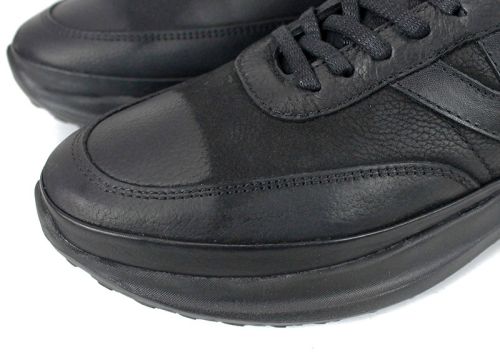 Pantofi casual bărbați Delato din piele naturală nubuc și piele neagră, cu căptușeală și branț din piele naturală.