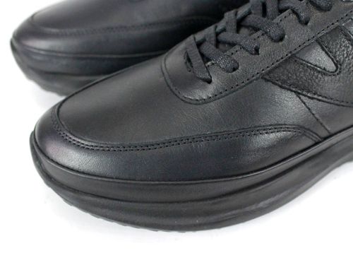 pantofi bărbătești Delato Nero din piele naturală neagră, cu branț din piele și talpă ușoară