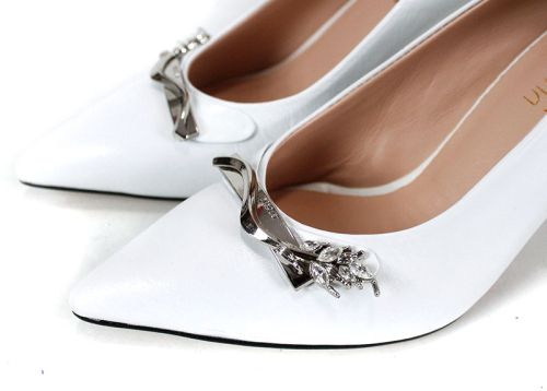 Pantofi eleganți Luxe Éternelle piele albă – vedere frontală