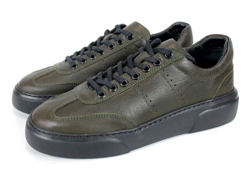 Detaliu piele naturală verde și șireturi negre