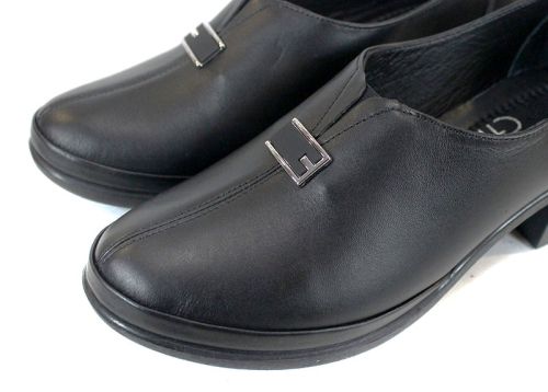 Detaliu metalic pe pantofii Lusso Forte