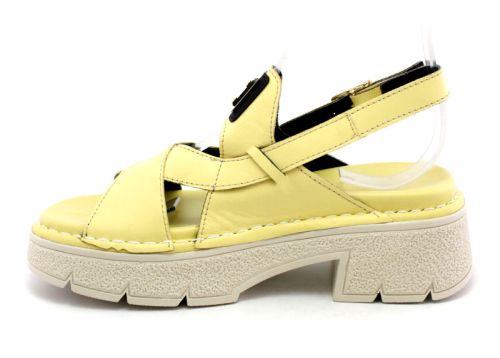 Sandale de dama pe platforma joasa de culoare galbena - Model Pamela