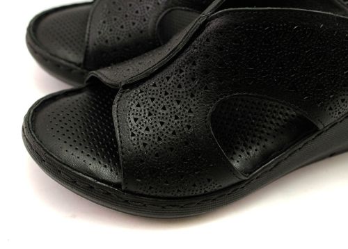 Papuci de dama din piele naturala de culoare neagra - Model Nymph.