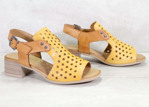 Дамски сандали на нисък ток от естествена кожа в жълто и светло кафяво - Модел Карина.