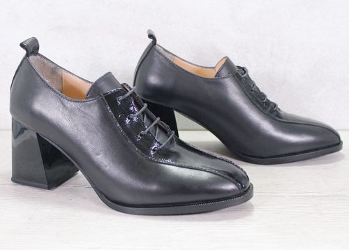 Pantofi formali dama in negru cu detaliu patentat - model Elegant Shine