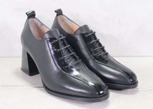 Pantofi formali dama in negru cu detaliu patentat - model Elegant Shine