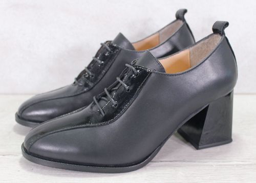 Pantofi formali dama in negru cu detaliu patentat - model Elegant Shine