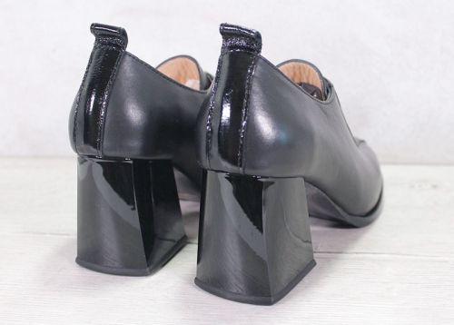 Pantofi formali dama in negru cu detaliu patentat - model Elegant Shine