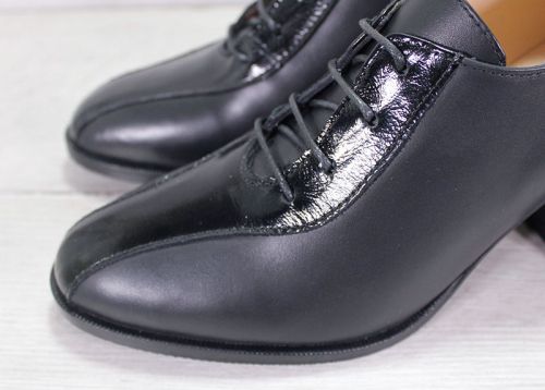 Pantofi formali dama in negru cu detaliu patentat - model Elegant Shine